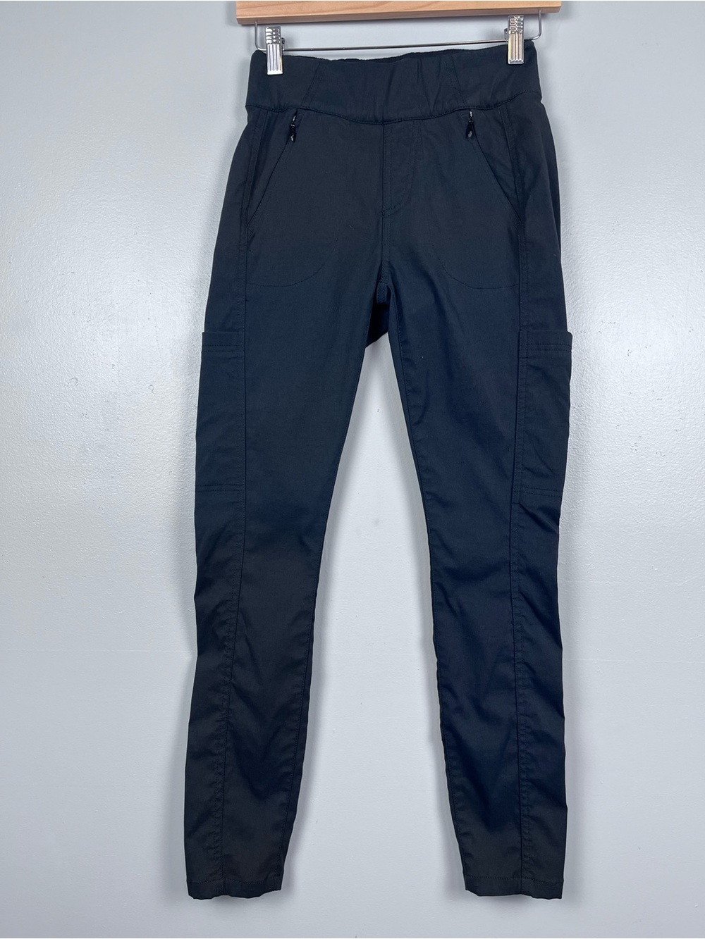 Prana Black Stretch Leggings with Zippered Pockets. New with tags